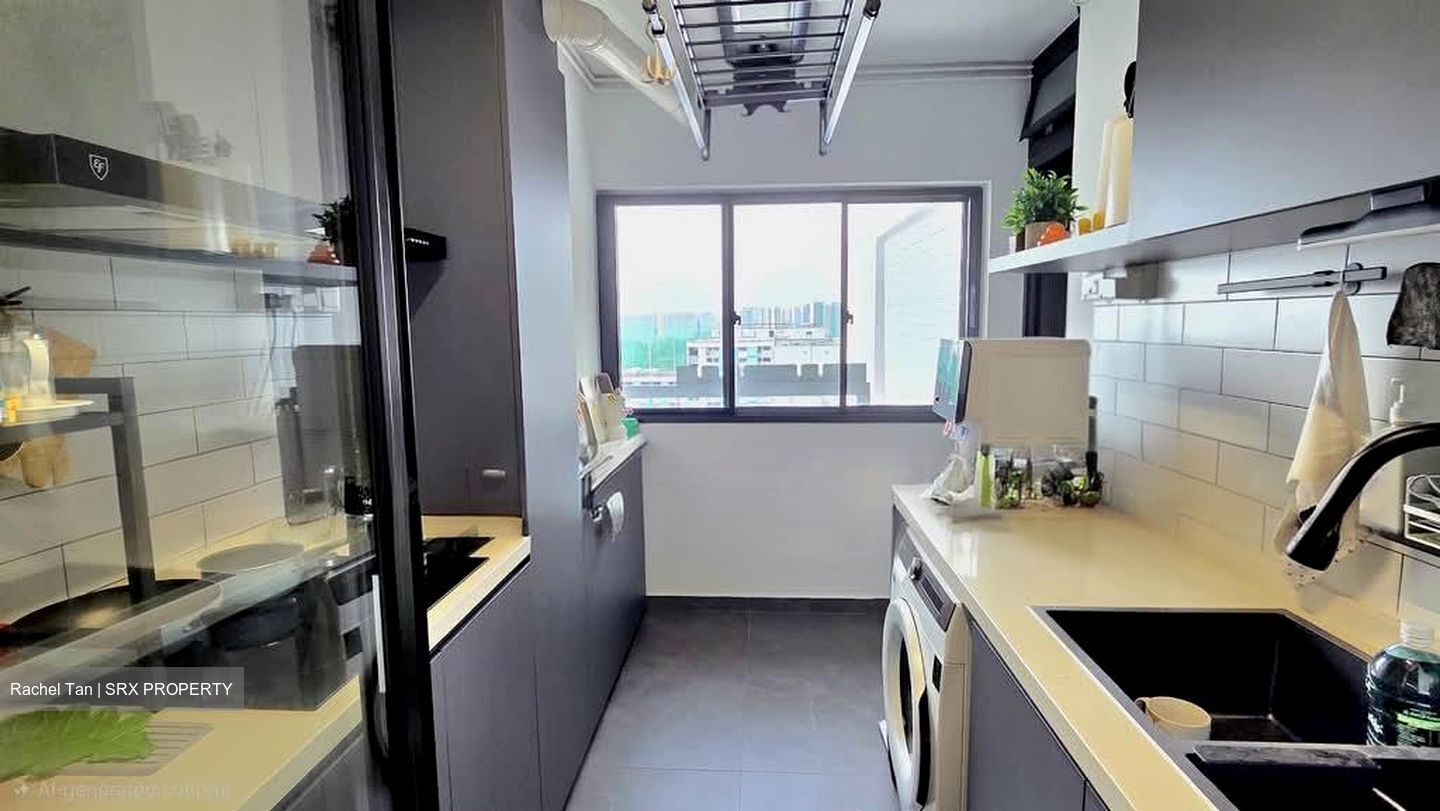 Blk 330 Bukit Batok Street 33 (Bukit Batok), HDB Executive #579723911